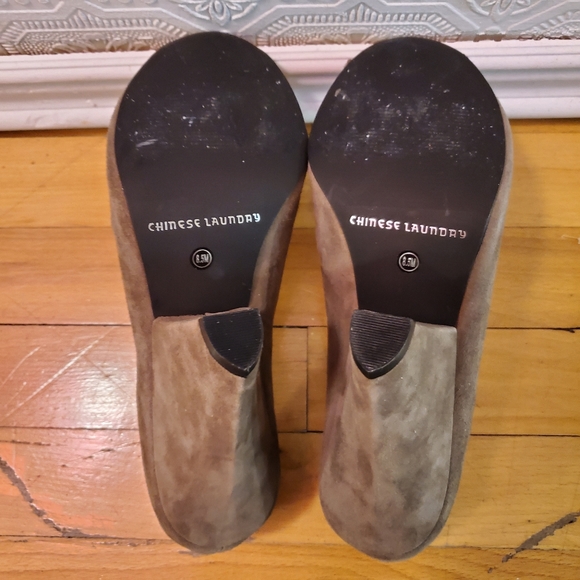 Retro style suede heels - Picture 5 of 5